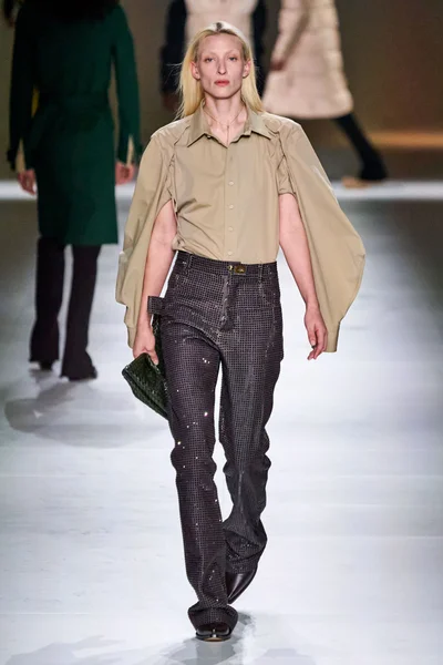 Look 37